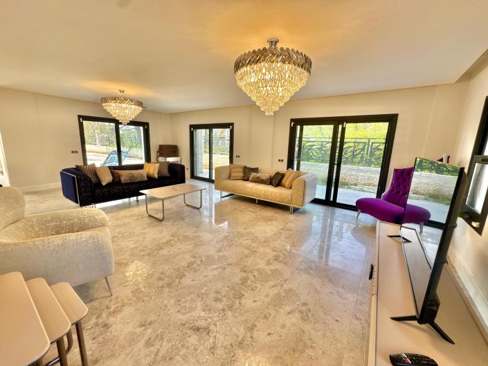 Image No.9-4 Bed Villa for sale