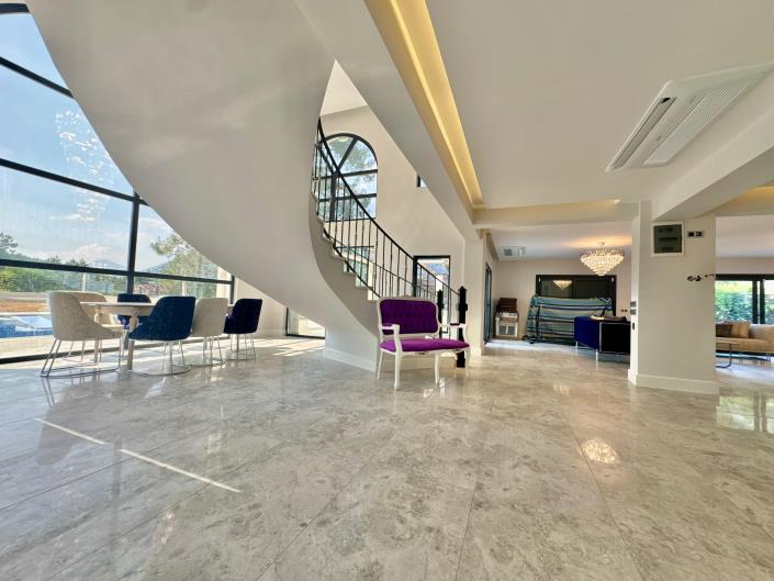 Image No.10-4 Bed Villa for sale