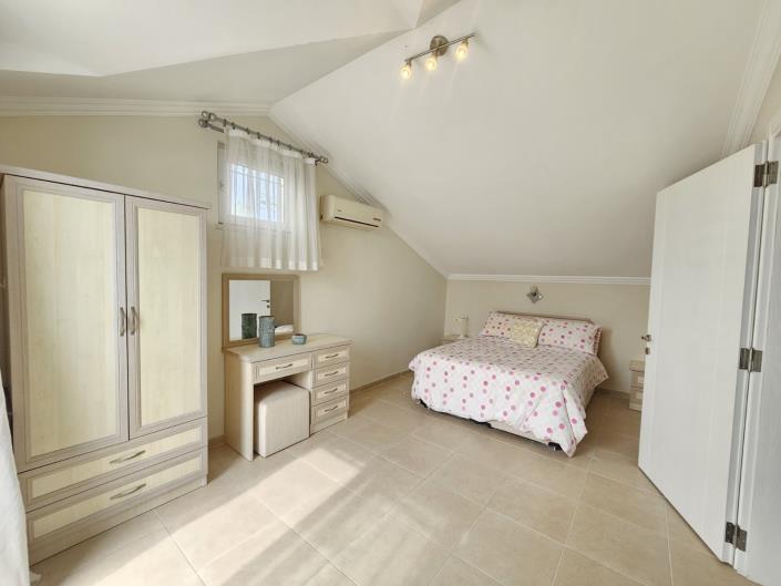 Image No.20-5 Bed Villa for sale