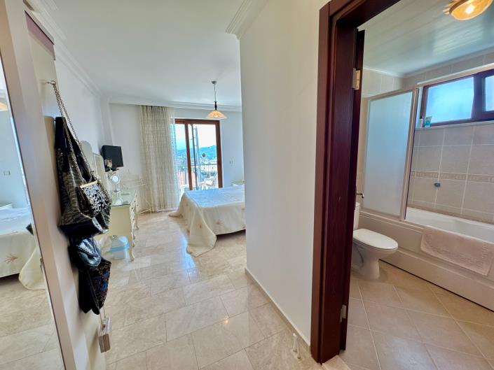 Image No.24-4 Bed Villa for sale