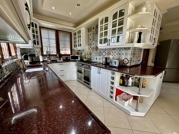 Image No.17-5 Bed Villa for sale