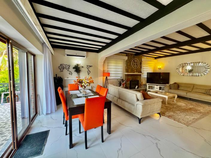 Image No.10-5 Bed Villa for sale