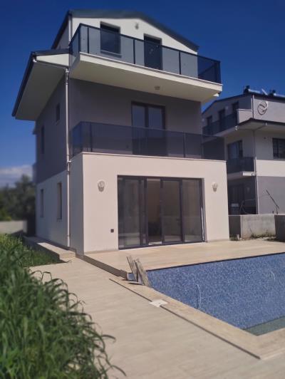 Image No.3-4 Bed Villa for sale