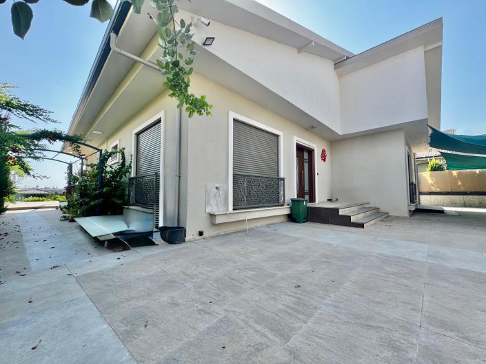 Image No.5-4 Bed House/Villa for sale