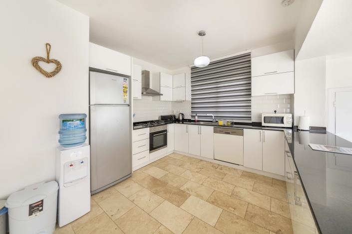 Image No.20-3 Bed Apartment for sale