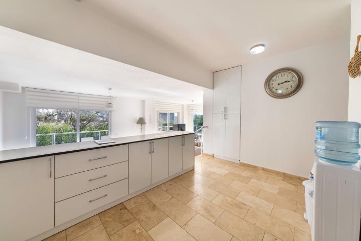 Image No.21-3 Bed Apartment for sale