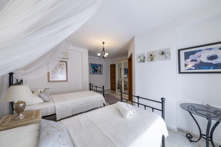 Image No.48-4 Bed Villa for sale