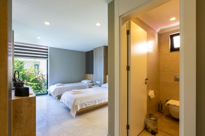 Image No.36-5 Bed Villa for sale