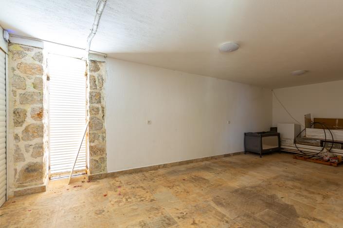 Image No.57-5 Bed Villa for sale