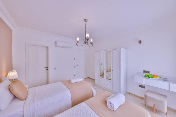 Image No.29-5 Bed Villa for sale