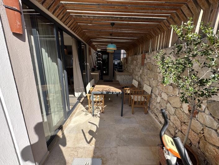 Image No.10-2 Bed Apartment for sale