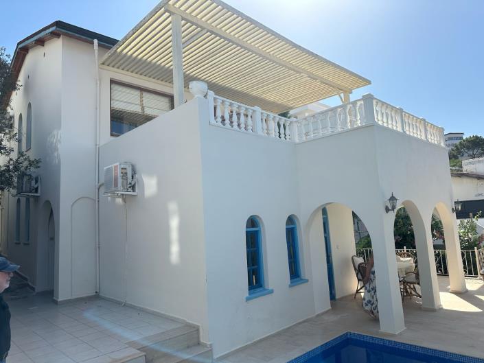 Image No.1-4 Bed Villa for sale