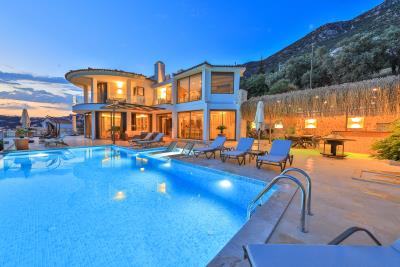 5 Bed Villa for sale