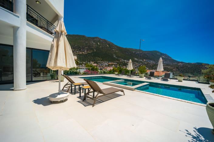 Image No.4-6 Bed Villa for sale