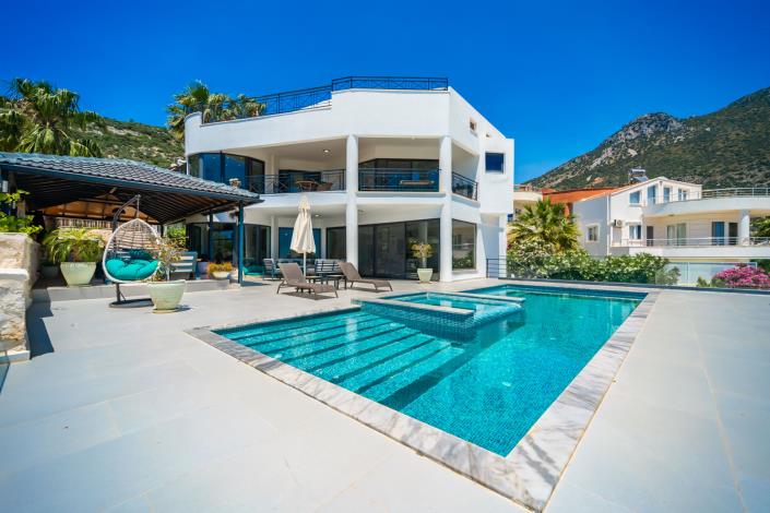 Image No.10-6 Bed Villa for sale