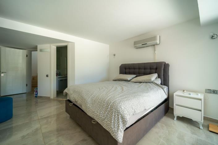 Image No.25-6 Bed Villa for sale