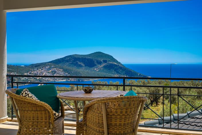 Image No.1-6 Bed Villa for sale
