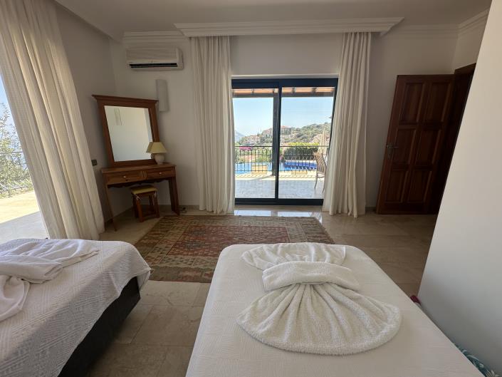 Image No.17-3 Bed Villa for sale