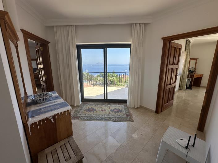 Image No.19-3 Bed Villa for sale