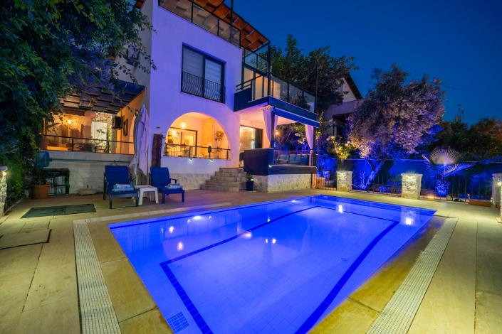 Image No.1-4 Bed Villa for sale