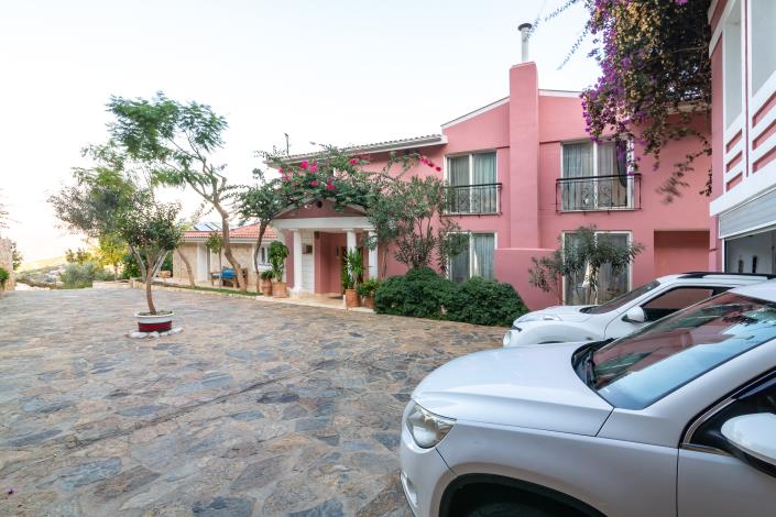 Image No.11-9 Bed Villa for sale