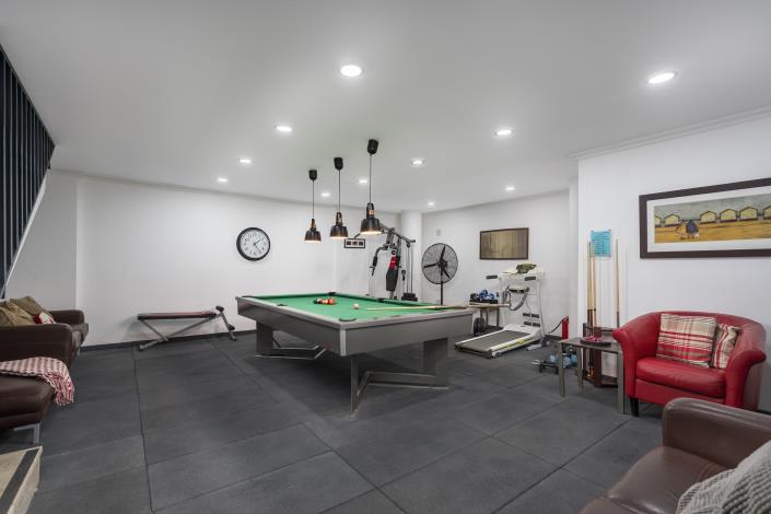 Image No.5-8 Bed Villa for sale