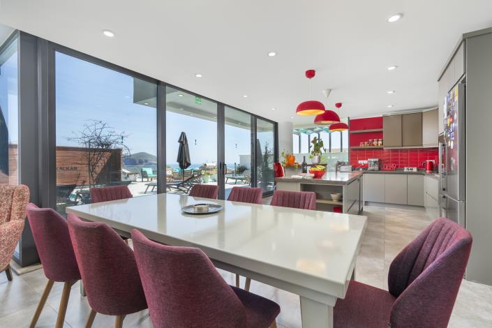 Image No.11-8 Bed Villa for sale