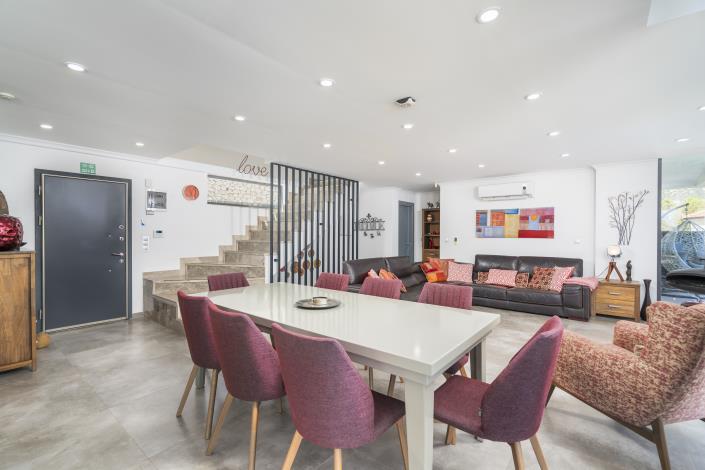 Image No.13-8 Bed Villa for sale