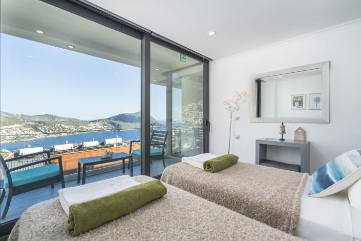 Image No.15-8 Bed Villa for sale