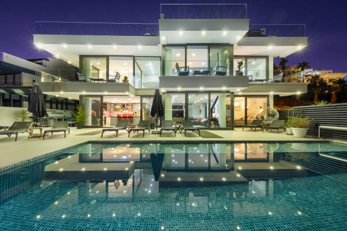 Image No.2-8 Bed Villa for sale