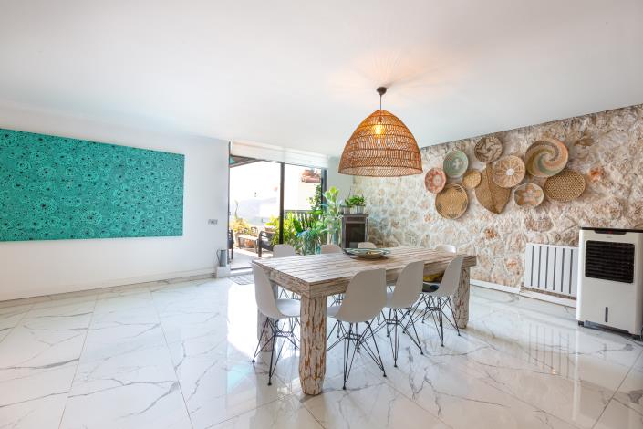 Image No.28-8 Bed Villa for sale