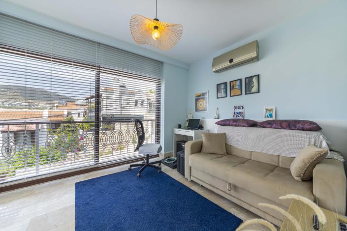 Image No.10-3 Bed Apartment for sale