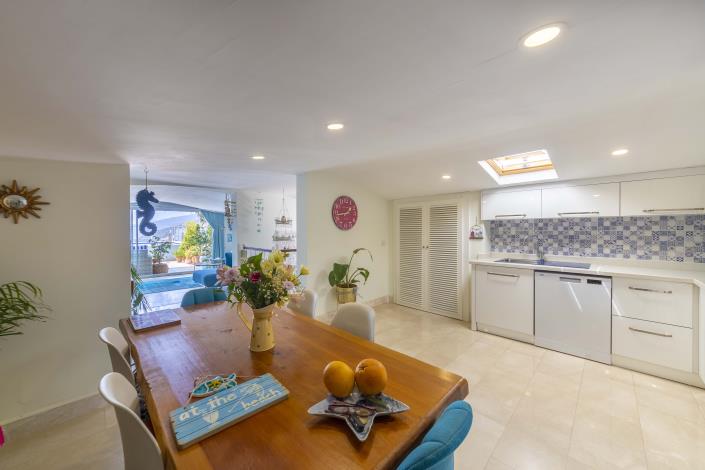 Image No.20-3 Bed Apartment for sale