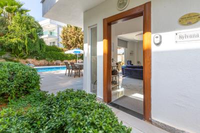 sylvana_apt_need_company-6