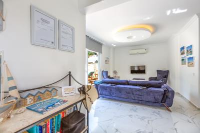 sylvana_apt_need_company-7