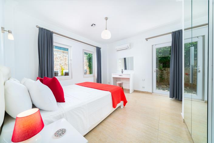 Image No.6-5 Bed Villa for sale