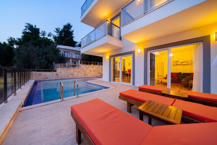 Image No.2-5 Bed Villa for sale