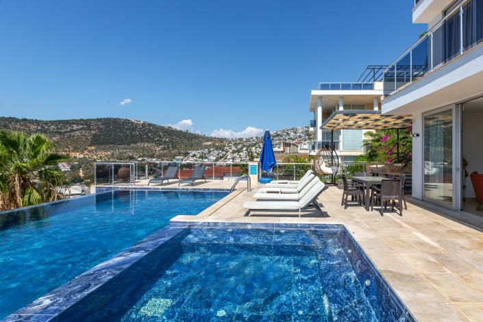 Image No.3-6 Bed Villa for sale