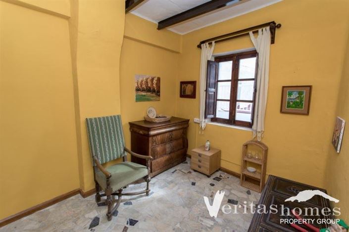 Image No.11-2 Bed Commercial for sale