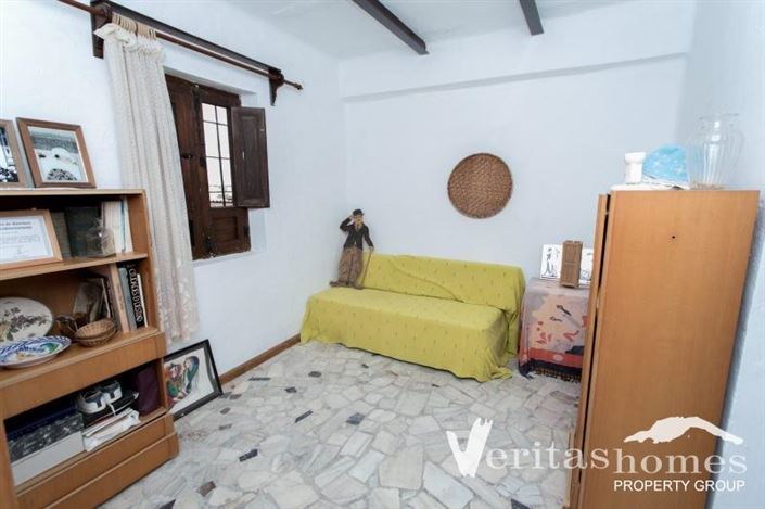 Image No.12-2 Bed Commercial for sale