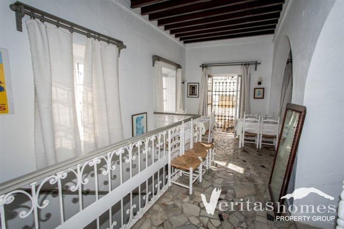 Image No.4-2 Bed Commercial for sale