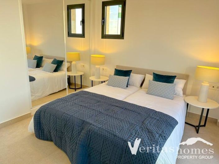 Image No.8-2 Bed Townhouse for sale