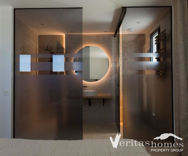 Image No.10-2 Bed Townhouse for sale