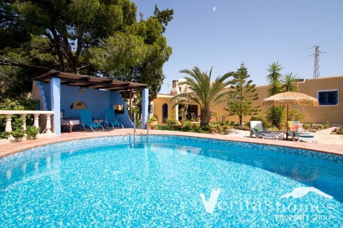 Image No.1-4 Bed Villa for sale