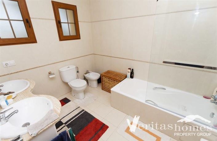 Image No.16-5 Bed Villa for sale