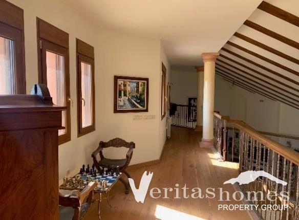 Image No.10-5 Bed Villa for sale