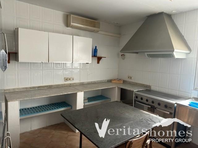 Image No.15-9 Bed Commercial for sale