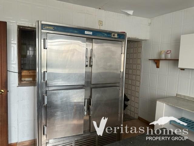 Image No.5-9 Bed Commercial for sale