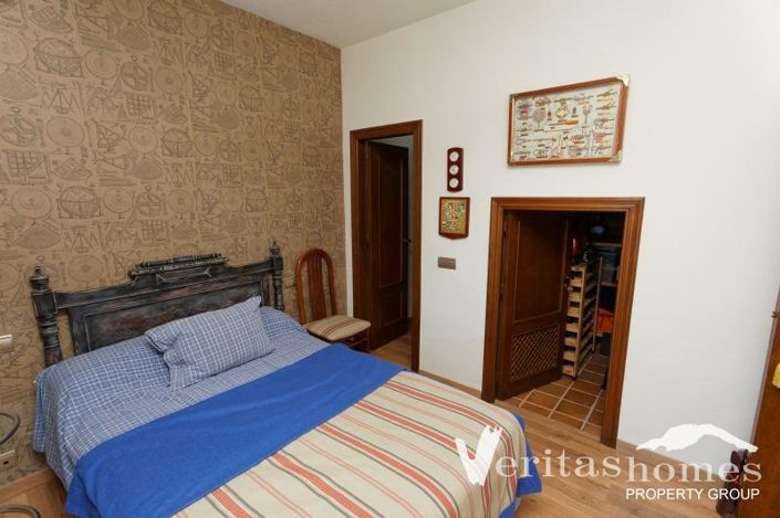 Image No.18-4 Bed Villa for sale