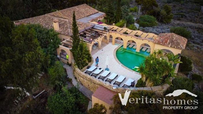 Image No.2-5 Bed Villa for sale